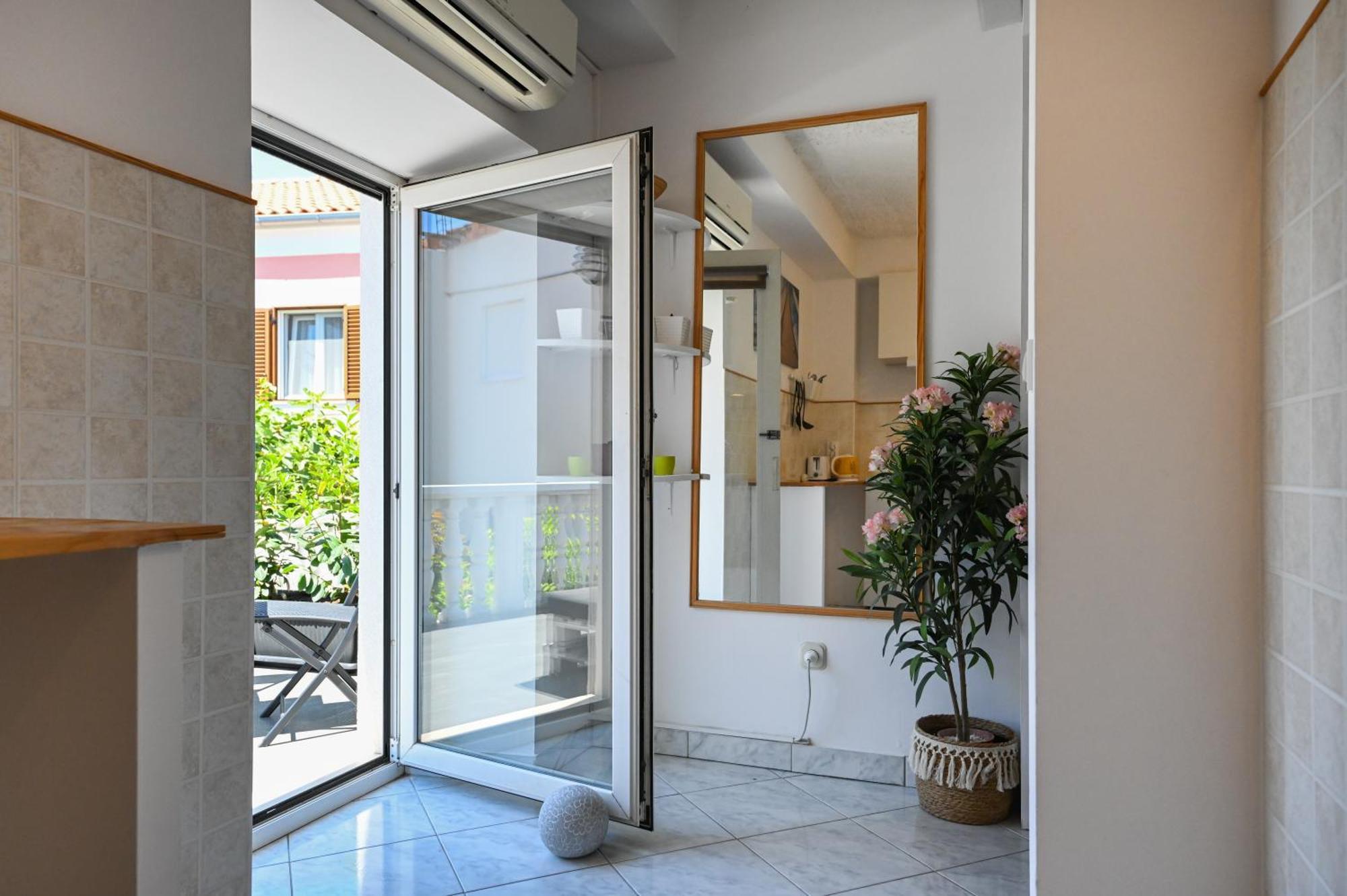 The Lazy Monkey Hostel & Apartments Zadar Exterior foto